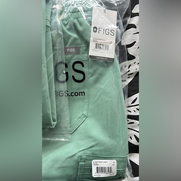 Limited Edition Figs Jade Scrubs - Picture 5 of 5